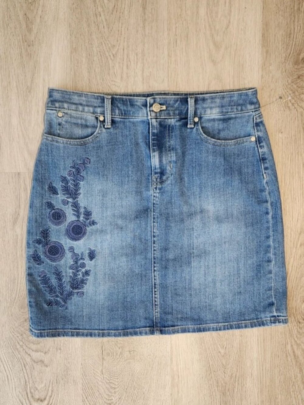 Talbots Petite Embroidered Denim Mini Skirt 6P Blue Cotton Stretch Floral Boho